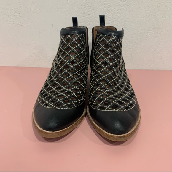 Jeffrey Campbell Taggart Ankle Booties Cutout Perforated black boots size 9 - Picture 3 of 12